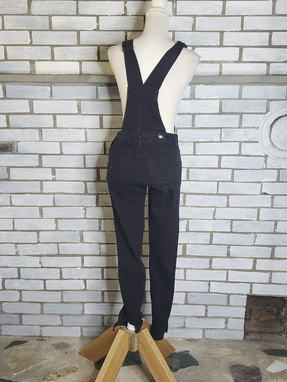 • Dollhouse Junior’s Distressed Denim Jean Skinny Leg Overalls Size 7 Black